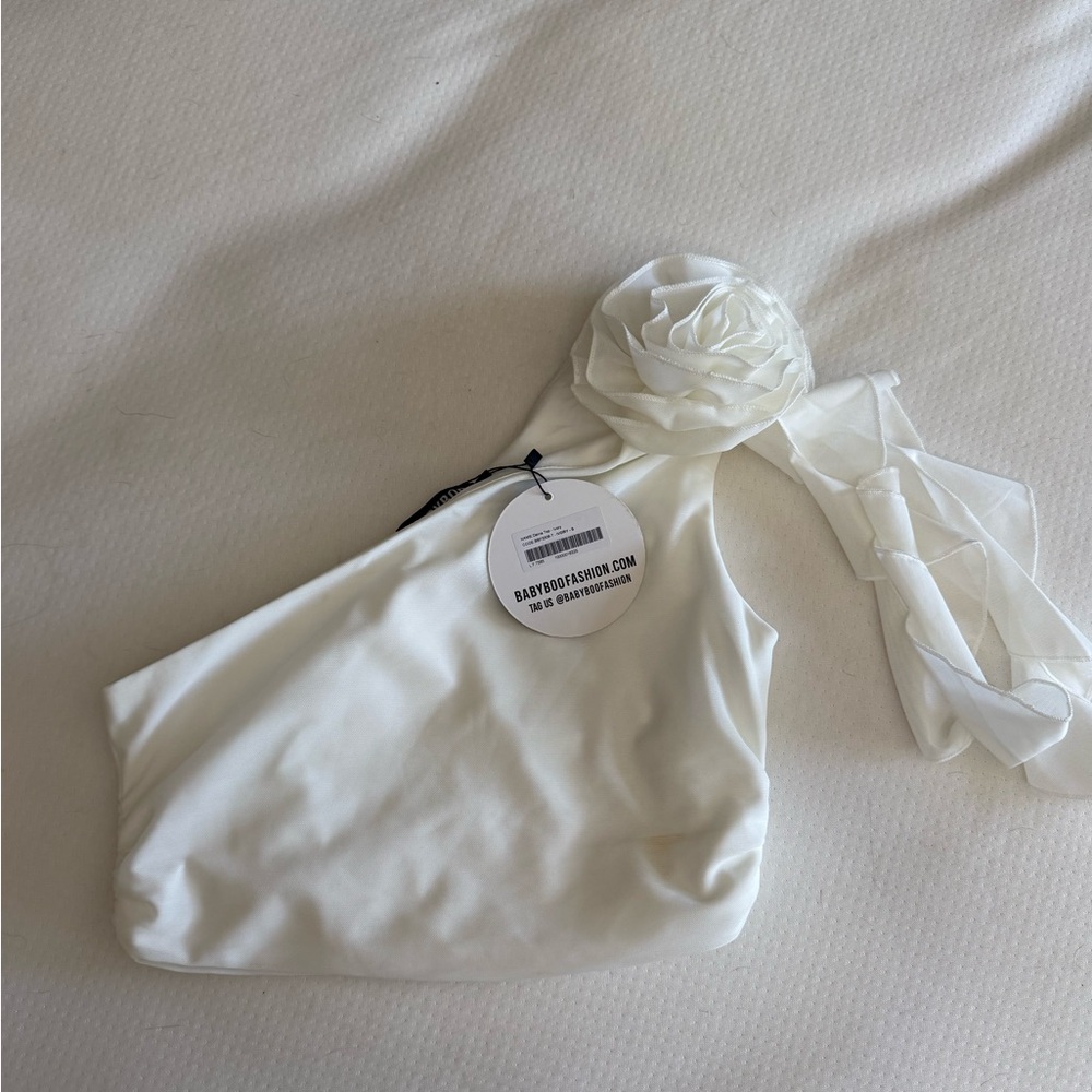 Elegant White Crop Top with Floral Detail